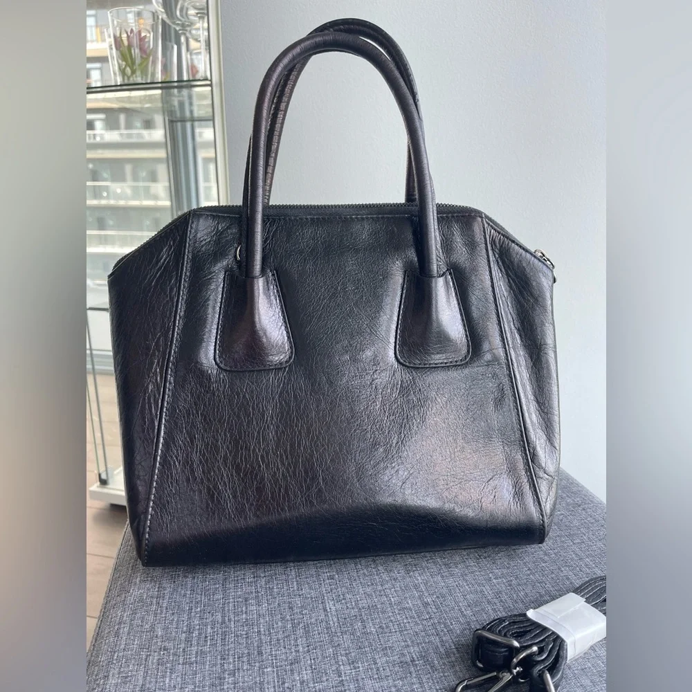 ❗️SOLD❗️ VALENTINO Diamond GIGI Satchel Bag - Picture 4 of 13